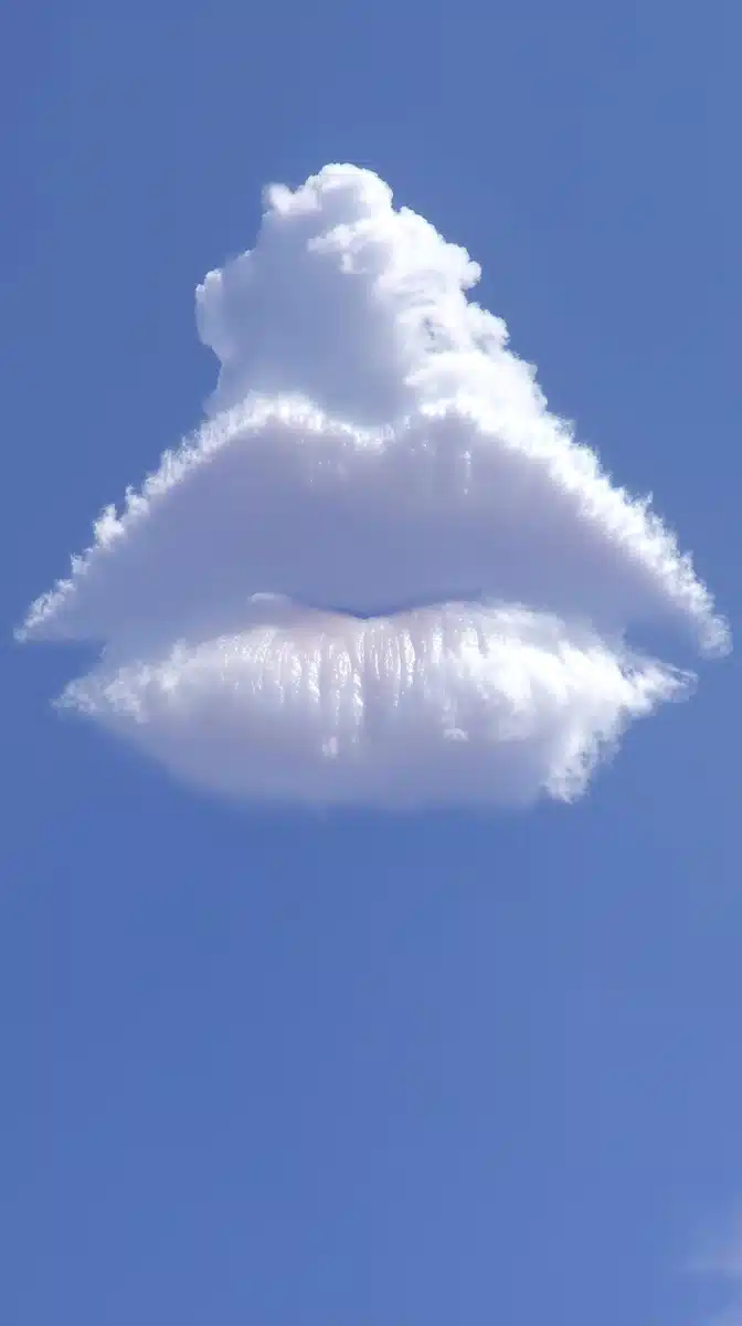 Cloud Kiss Hyperrealism
