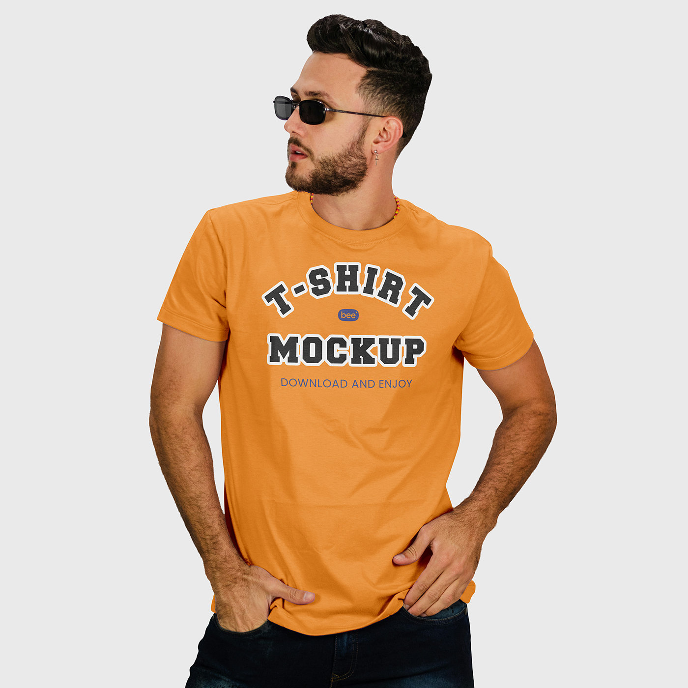 Facing Sight of Man Wearing T-shirt Mockup FREE PSD