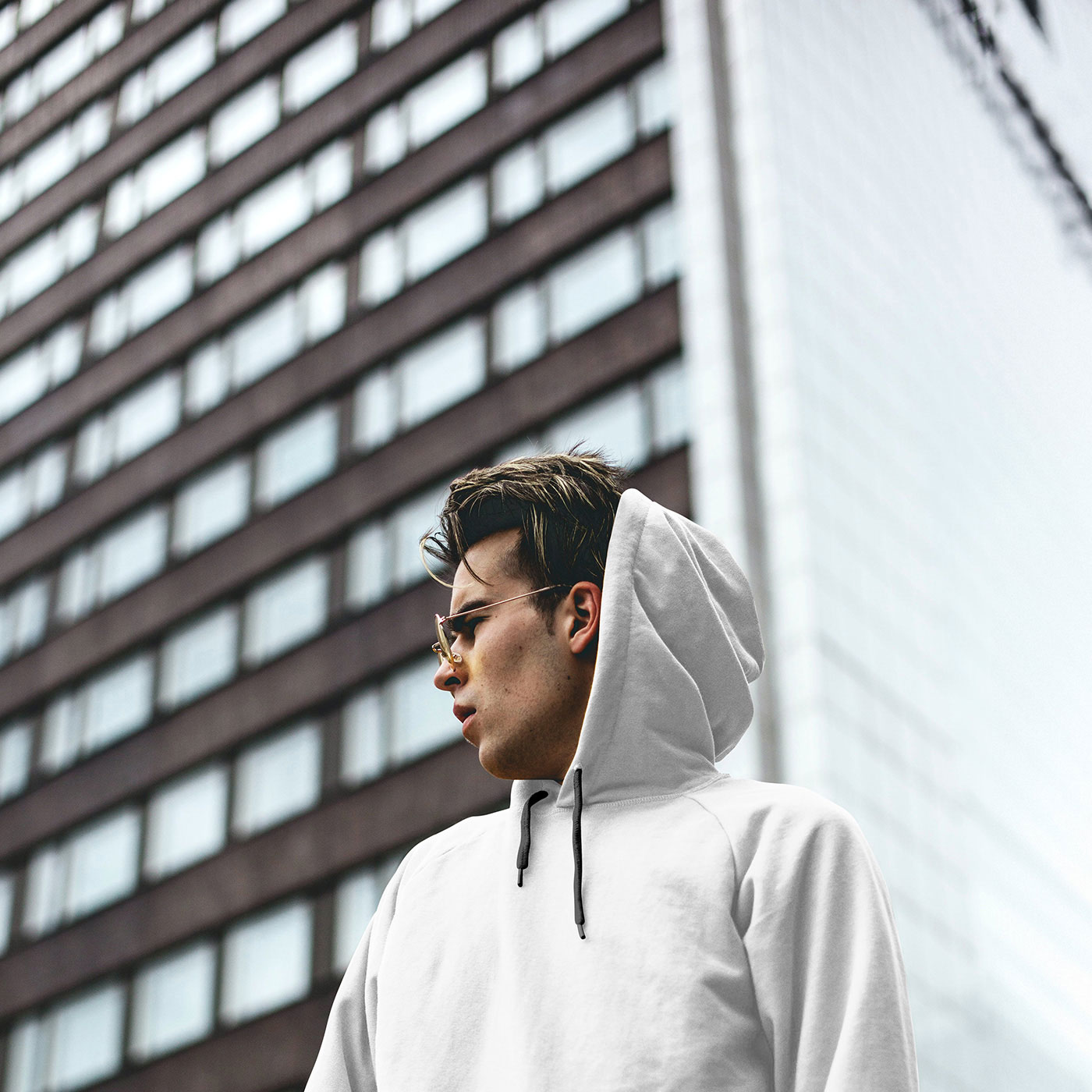 Free Facing view of Man Wearing Hoodie Mockup PSD Template