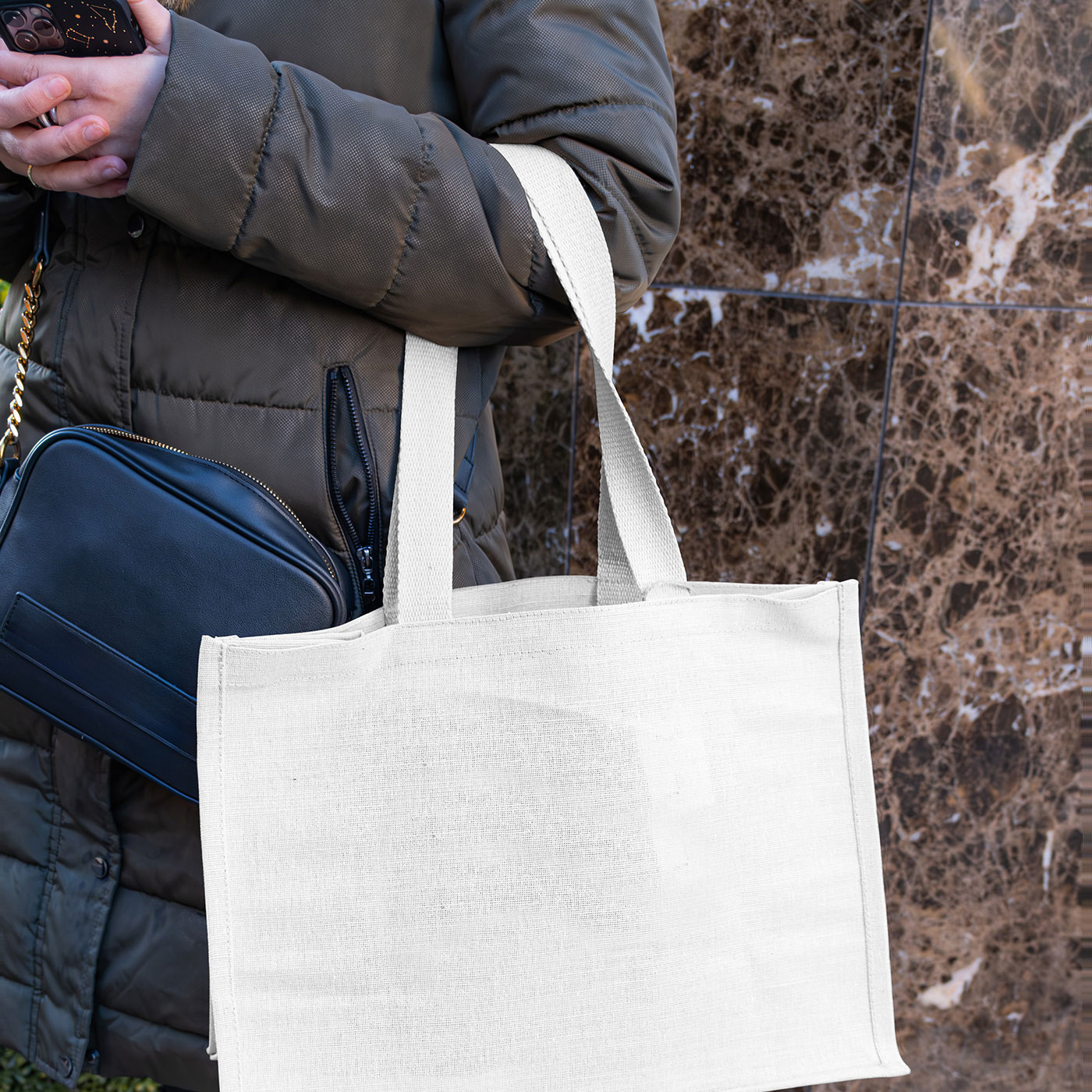 Free Front Sight of Women Hanging Tote Bag Mockup PSD Template