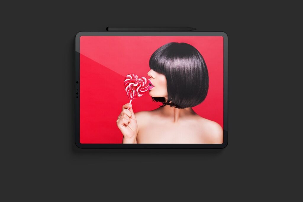 Mockup Featuring iPad Pro12.9 and Apple Pencil