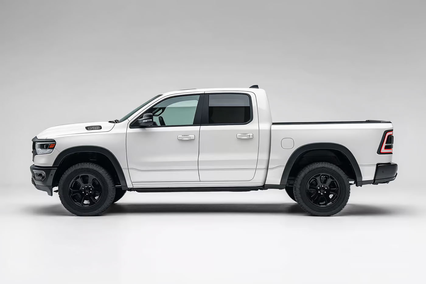 Free Pick Up Truck Mockup PSD Template