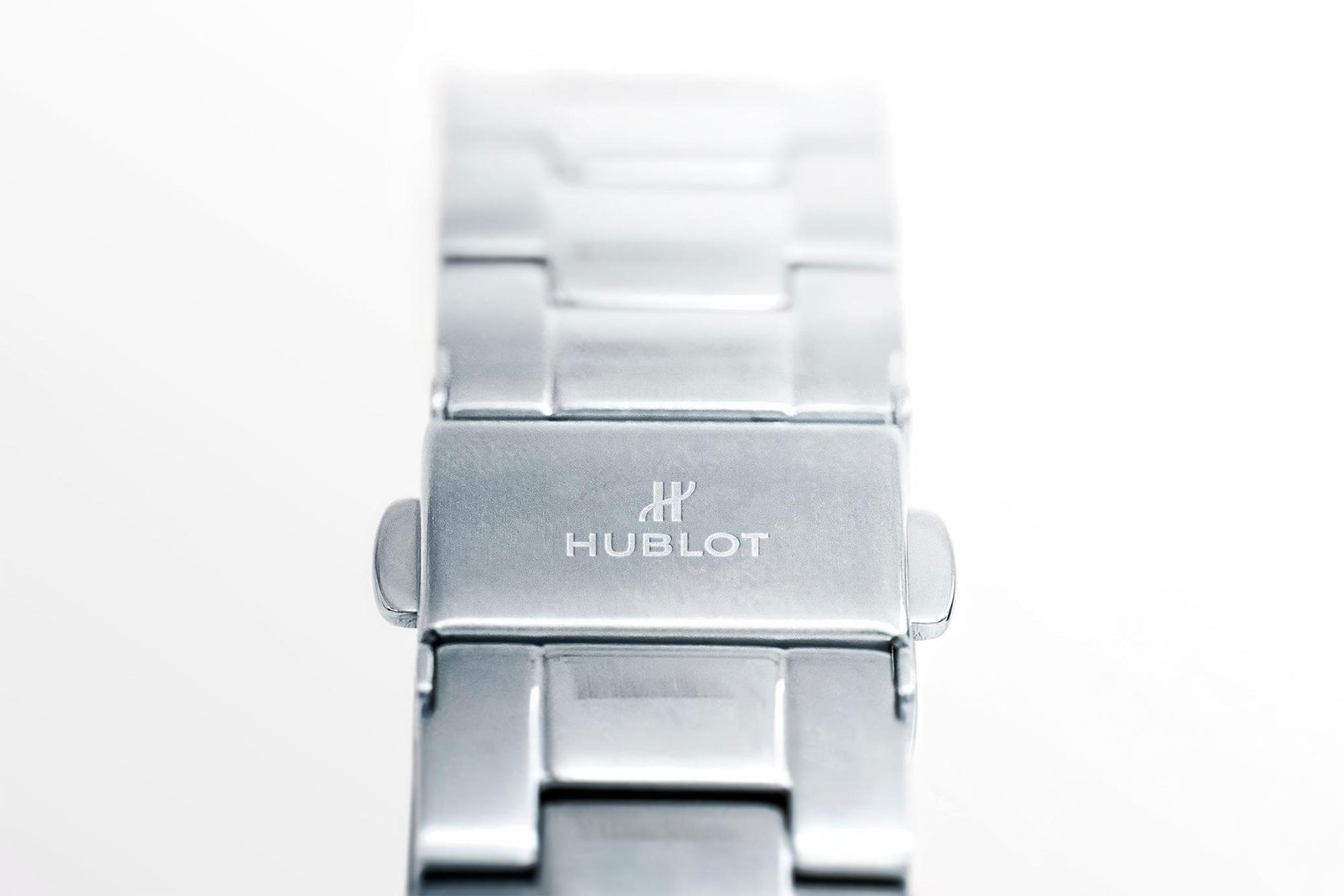 Free Watch Engraved Logo Mockup PSD Template